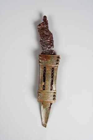 Imagen Puñal de la necrópolis de La Picota, en Sepúlveda. Museo de Segovia (foto: J. M. Cófreces).