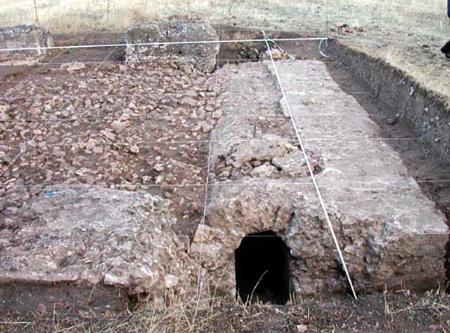 Imagen Termas del Foro. Excavación del vestíbulo (Martínez Caballero 2014).
