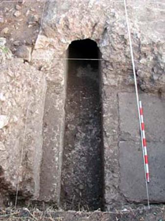 Imagen Termas del Foro. Excavación de cloaca (Martínez Caballero 2014).