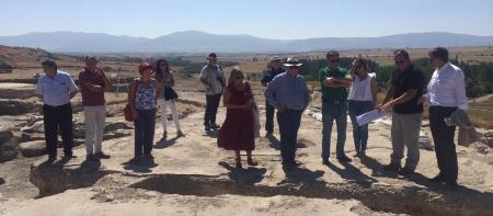 Imagen Diputación y Junta visitan el yacimiento de Confloenta para conocer los avances de las excavaciones