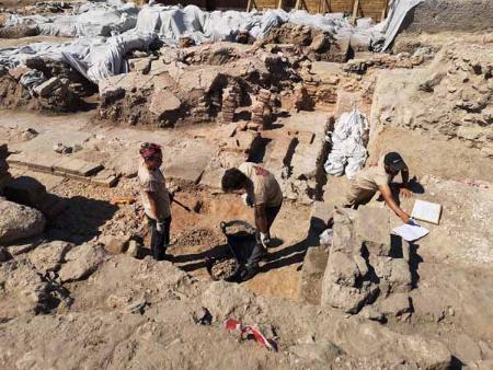 Imagen Los investigadores en Confloenta muestran al presidente de la Diputación los avances de las excavaciones en el yacimiento